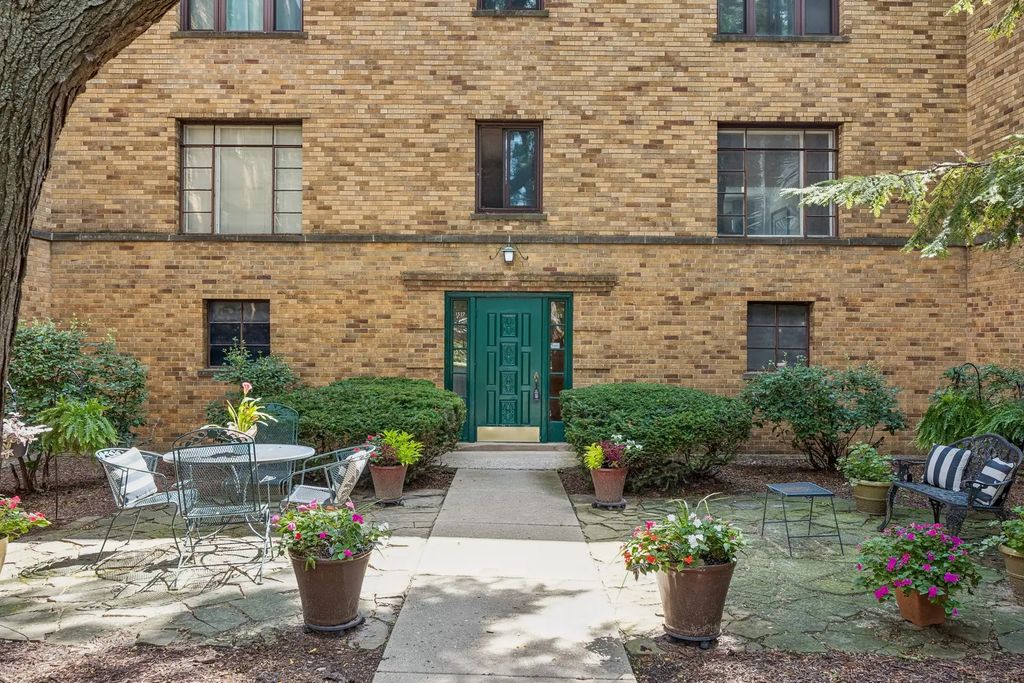 1535 Monroe Avenue 2, River Forest