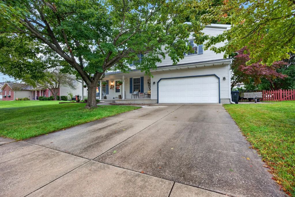1208 Royal Pointe Drive, Bloomington