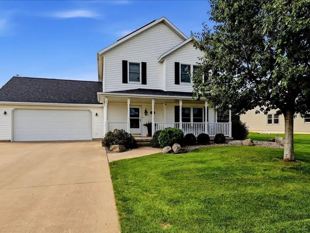 802 W Farmland Drive, Maquoketa