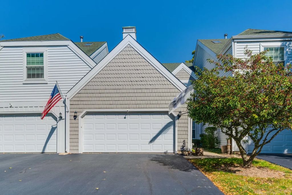 288 Oak Bluff Court, Wauconda