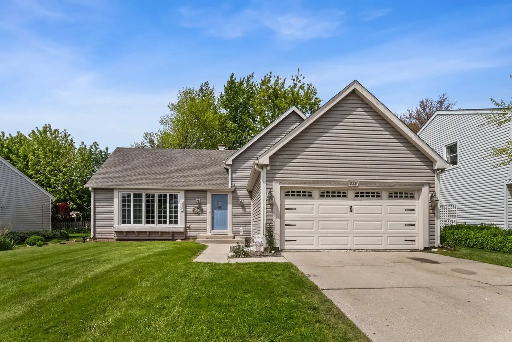 228 N Walnut Lane, Schaumburg