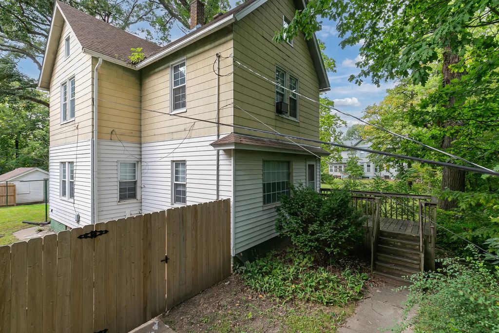 719 3rd Street, Moline