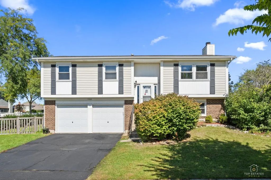1160 Warwick Circle N, Hoffman Estates