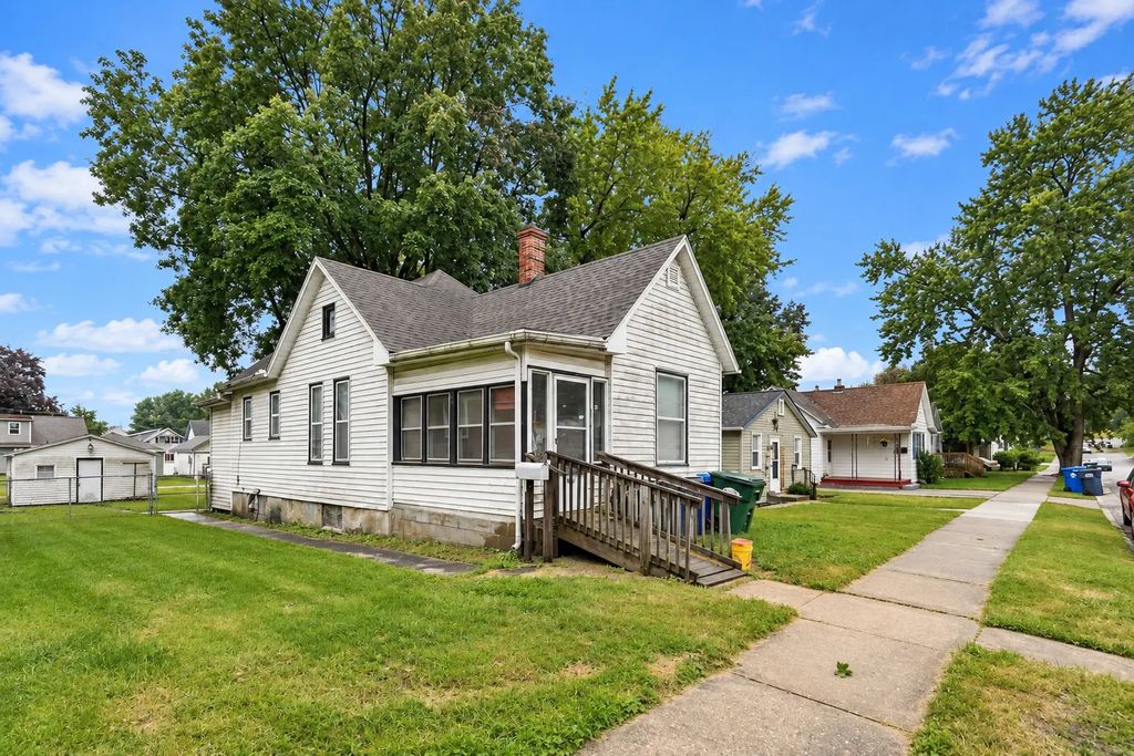 633 Locust Place, Clinton