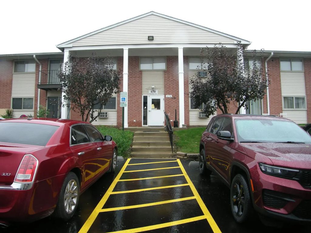 670 Marilyn Avenue 208, Glendale Heights