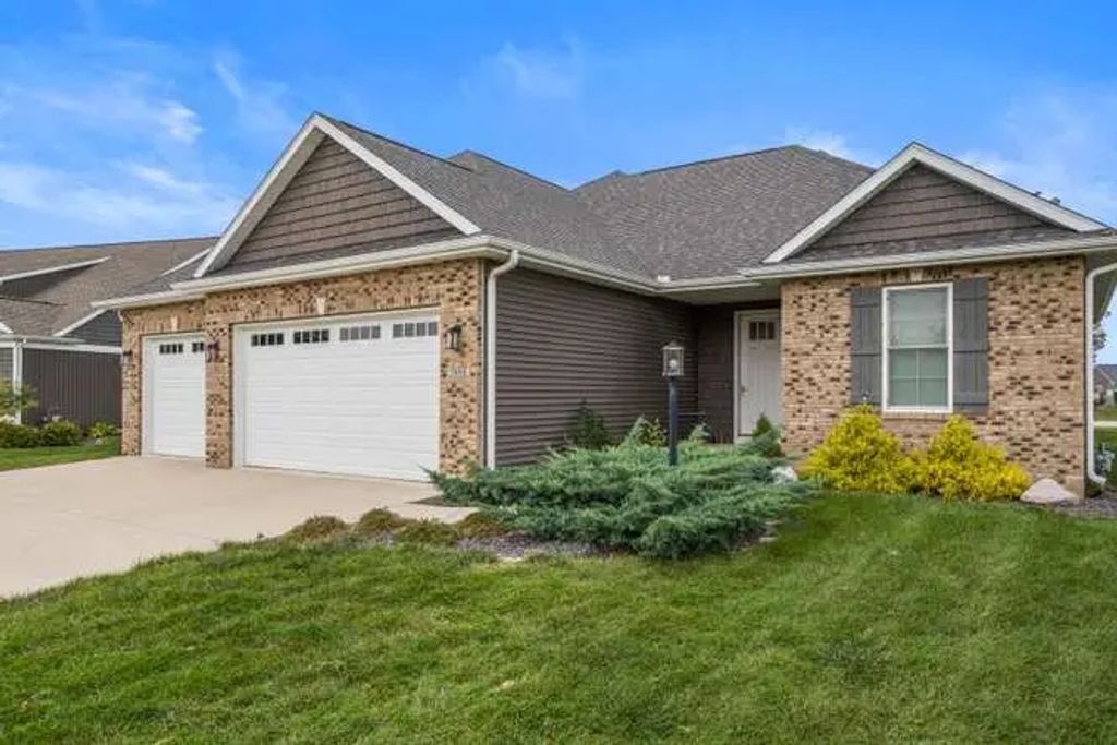 5008 Chestnut Grove Drive, Champaign