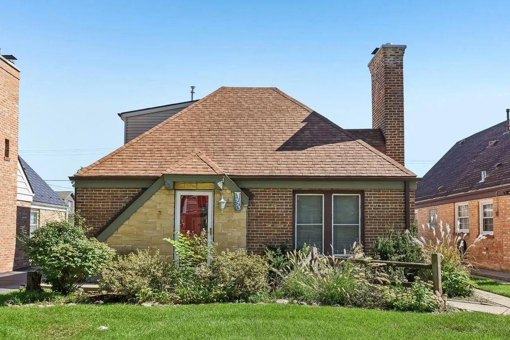 1923 N 74th Avenue, Elmwood Park