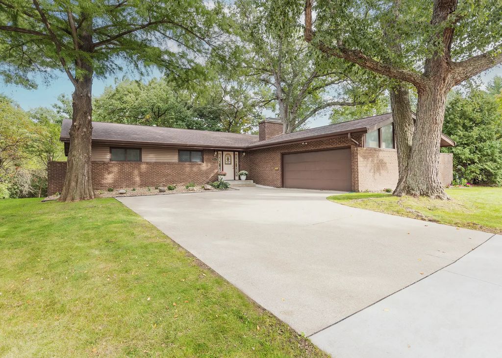 5317 36th Avenue Court, Moline