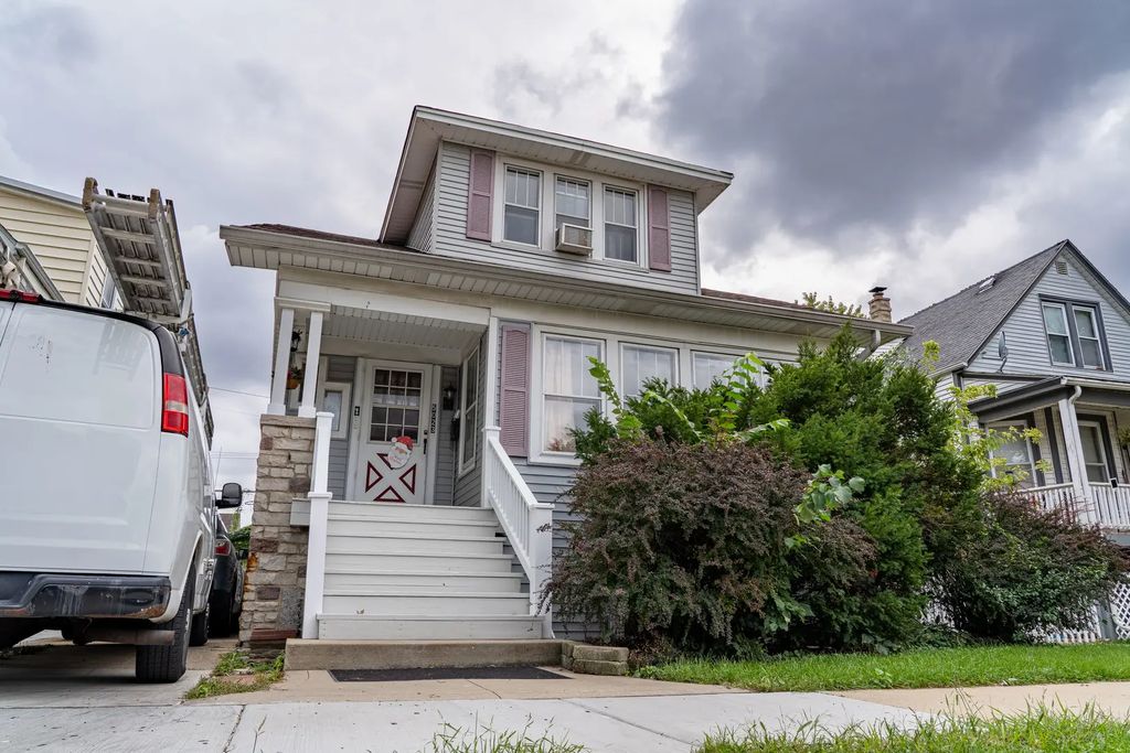 5023 W Eddy Street, Chicago