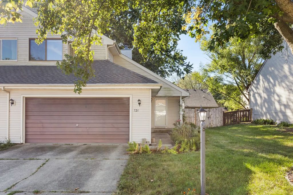 726 Higgins Road, Champaign