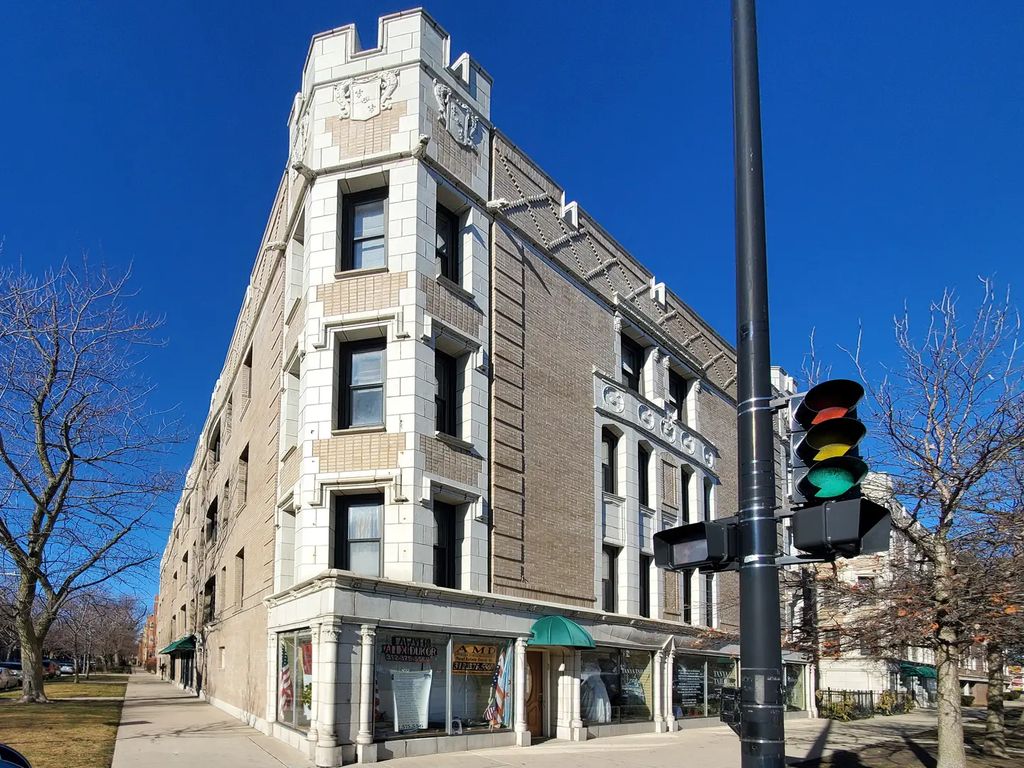 7100 N Sheridan Road 7110, Chicago