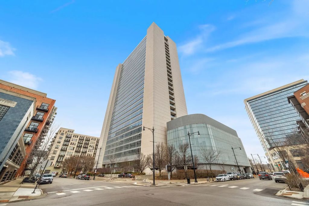 500 W Superior Street 1306, Chicago