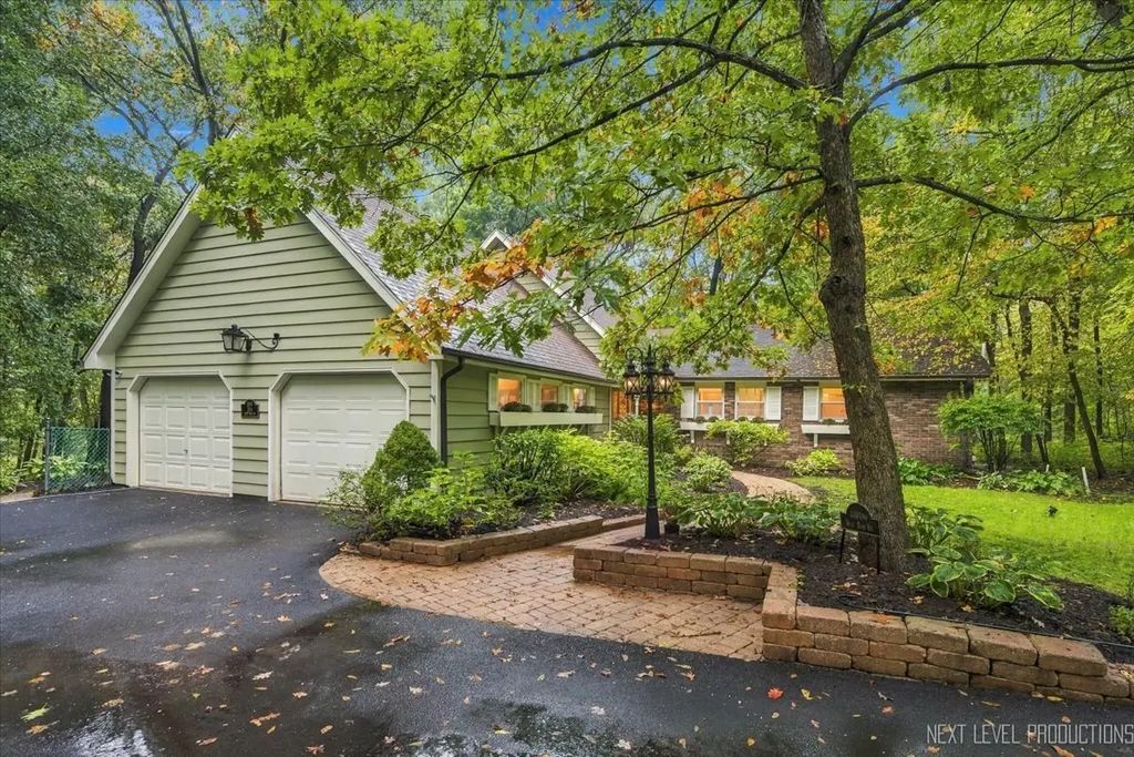 36w584 Wild Rose Road, St. Charles