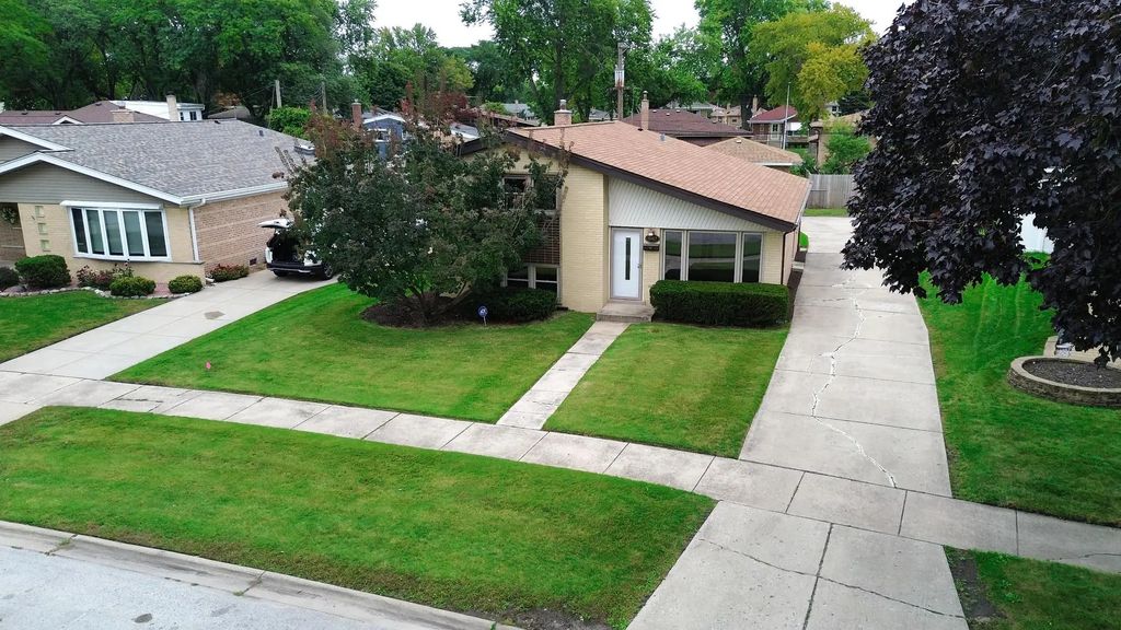 10107 Lawrence Court, Oak Lawn
