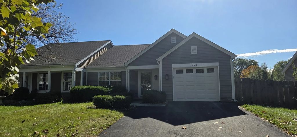 792 Trinity Court, Carol Stream