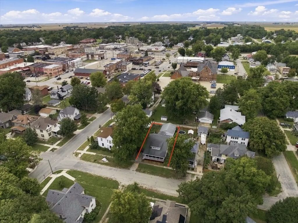 311 E Jefferson Street, Clinton