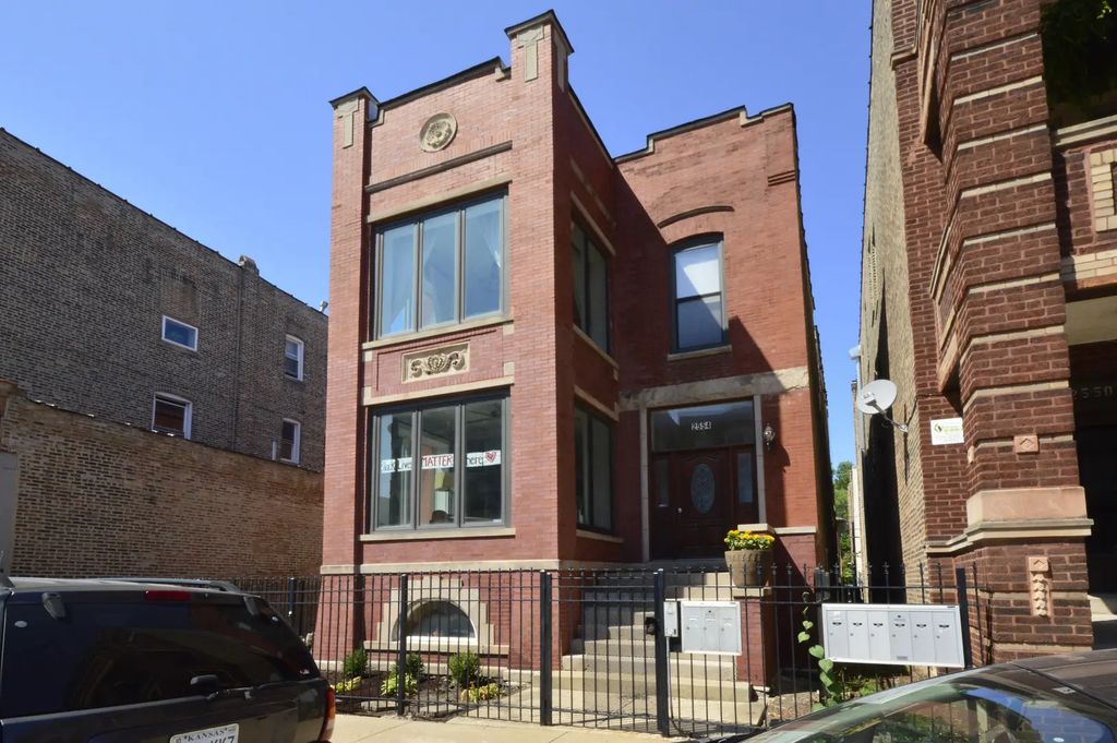 2554 W Augusta Boulevard 2, Chicago