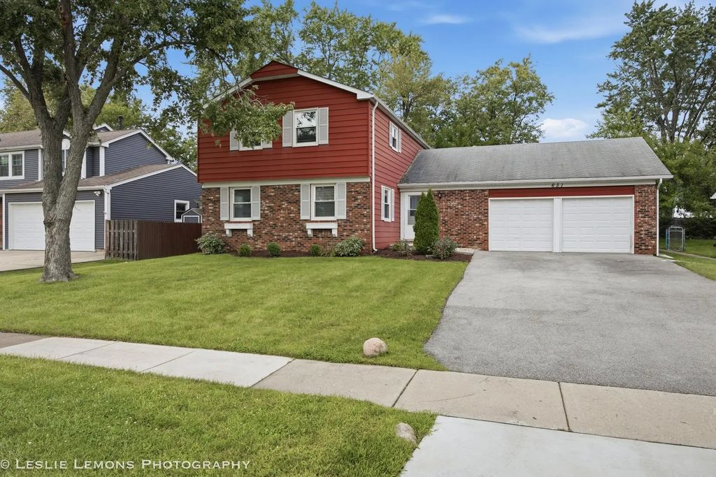 651 Woodhollow Lane, Buffalo Grove