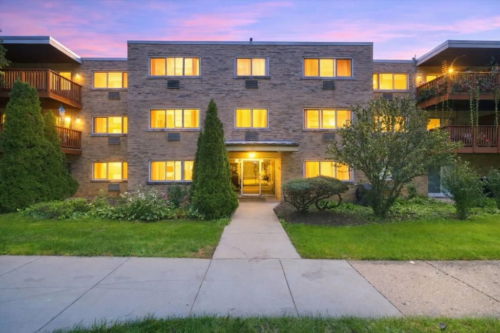 702 Dempster Street G4, Mount Prospect