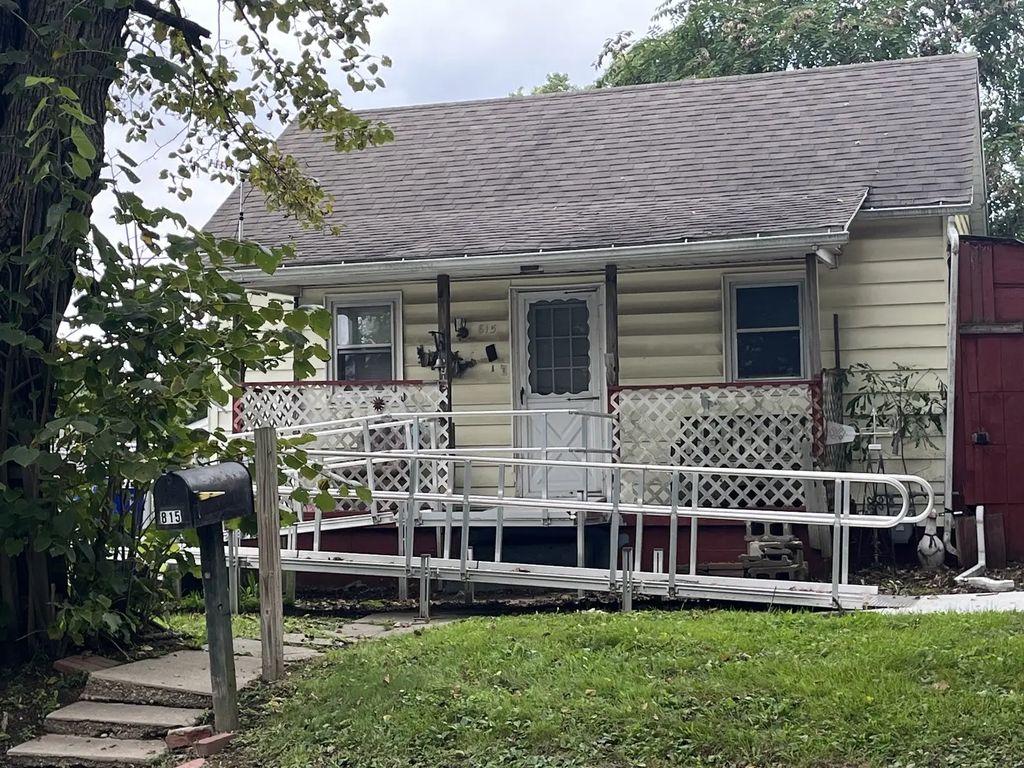 815 N Grace Avenue, Kewanee