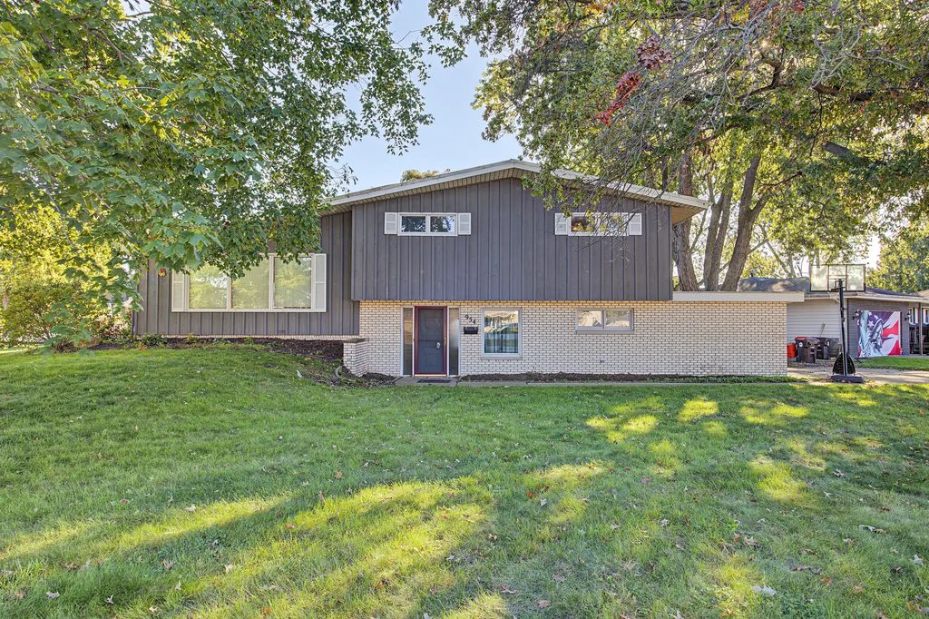 954 E Madison Street, Morton