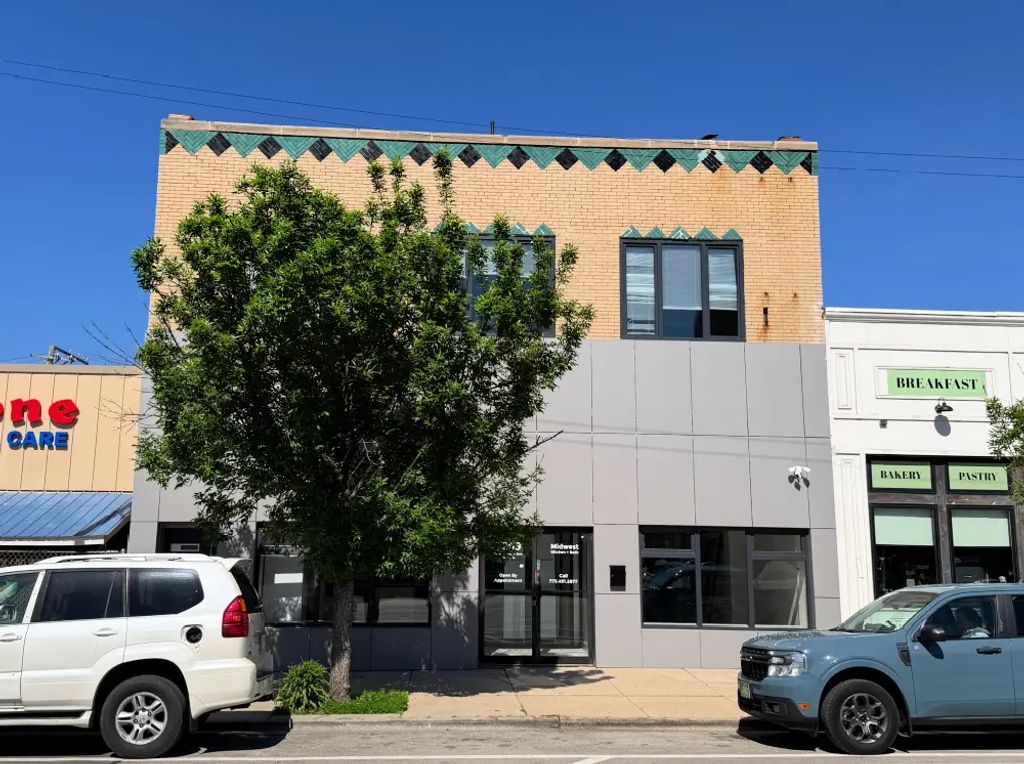 5209 N Milwaukee Avenue 2, Chicago