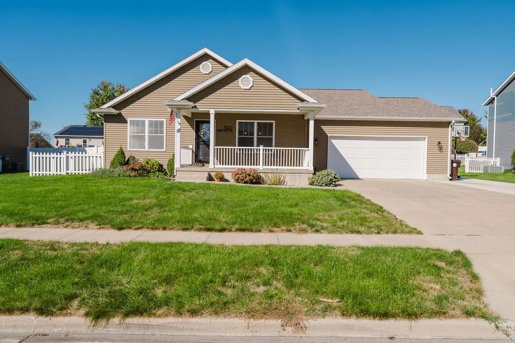 501 Newcastle Drive, Mackinaw