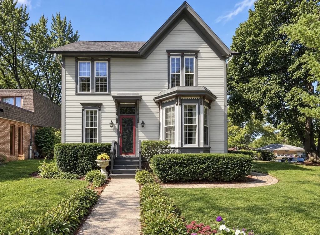 638 S Hough Street, Barrington