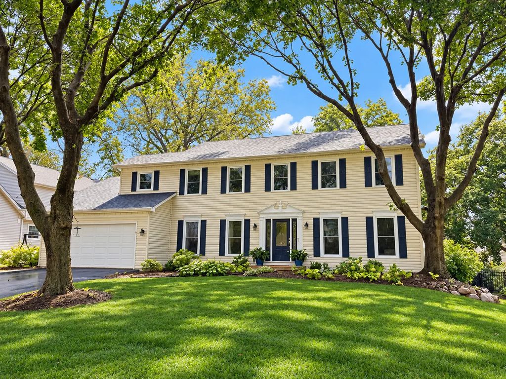 163 Stonegate Court, Glen Ellyn