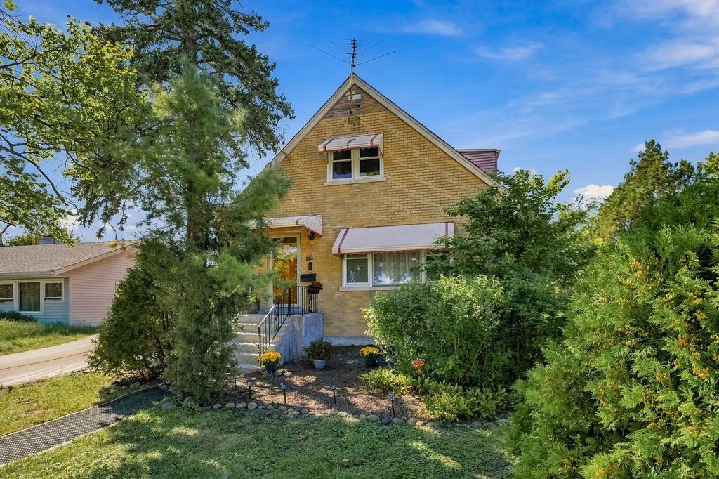 2916 S 9th Avenue, Broadview