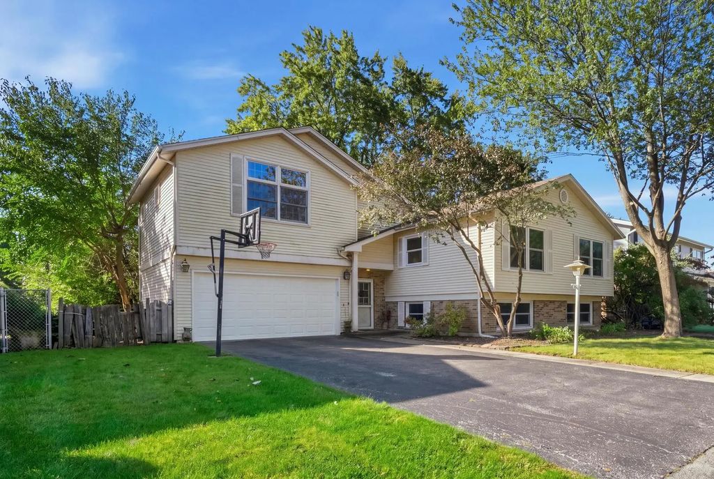 23 W Suffield Drive, Arlington Heights