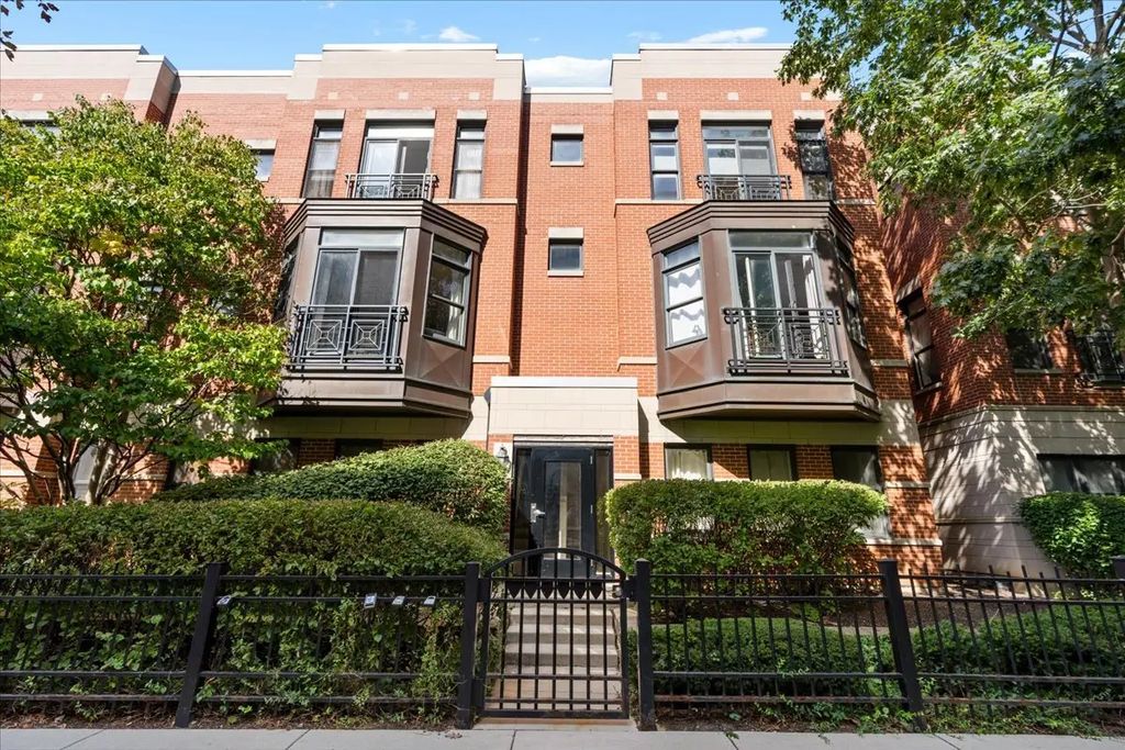 944 W 15th Place 3b, Chicago