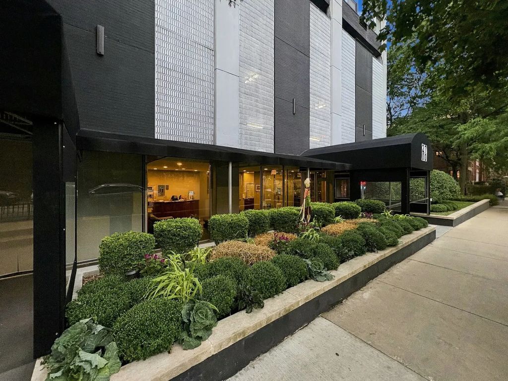 2700 N Hampden Court 8b, Chicago