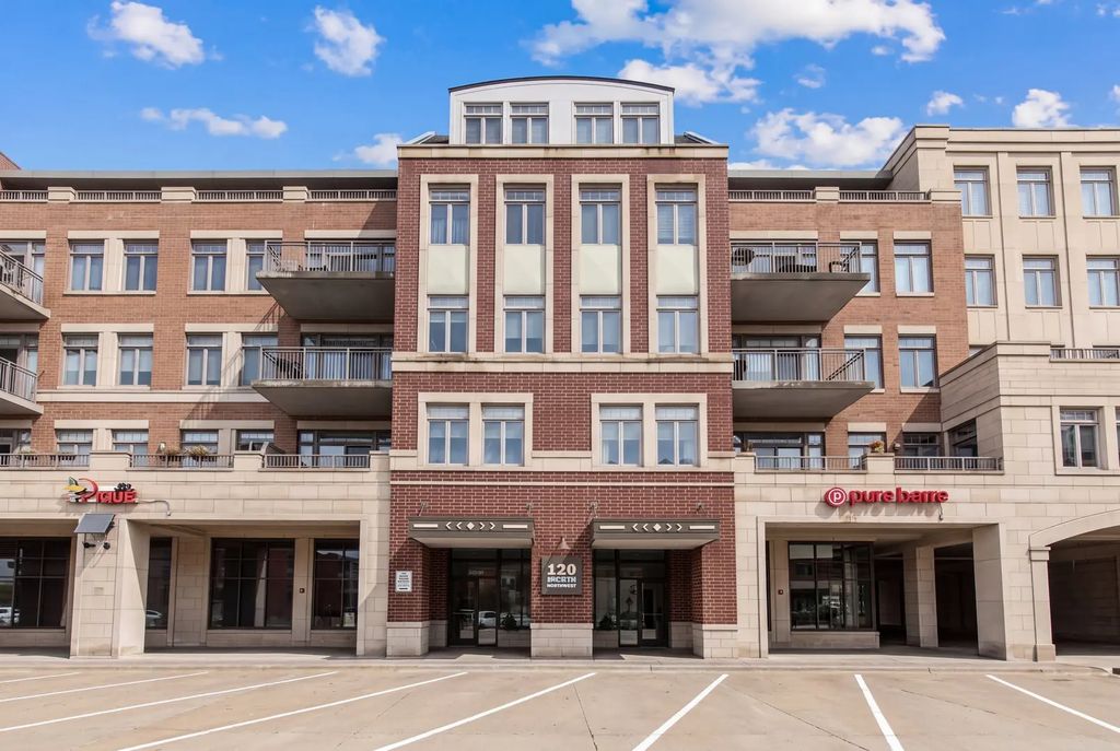 120 N Northwest Highway 405, Park Ridge