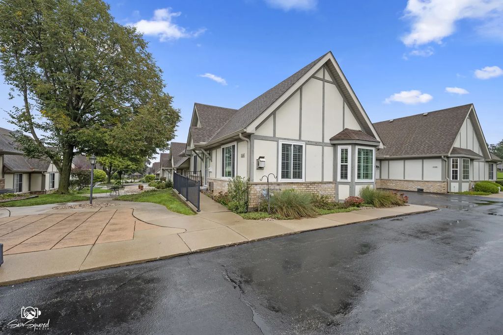 1664 Willow Circle Drive, Crest Hill