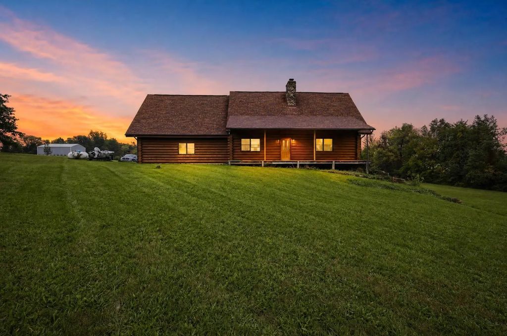 21205 County Line Road, South Beloit
