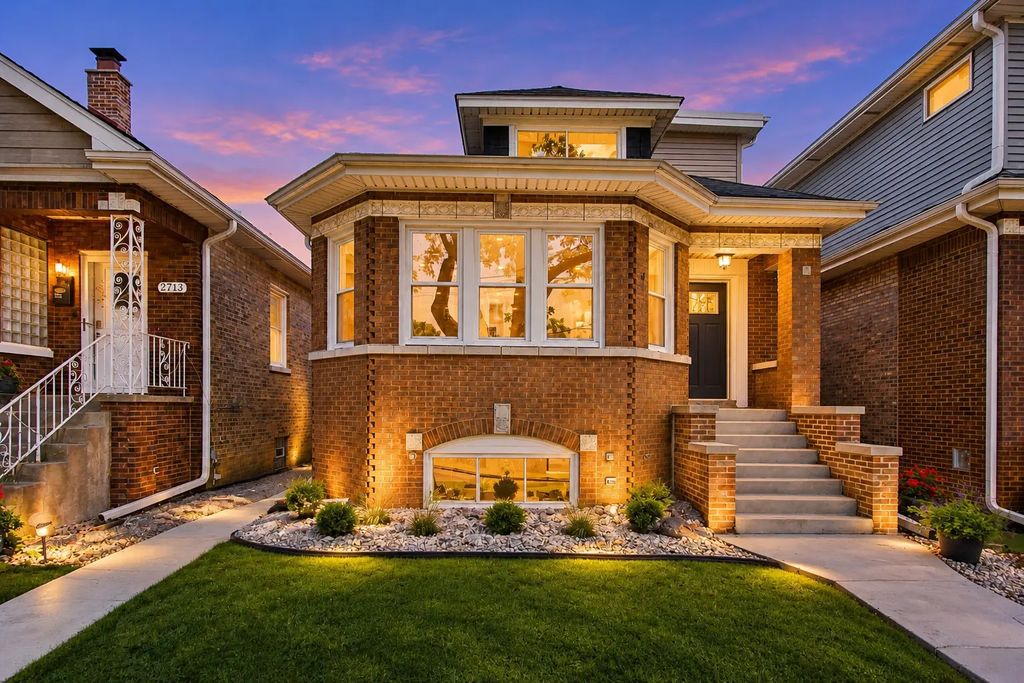 2711 N 77th Avenue, Elmwood Park