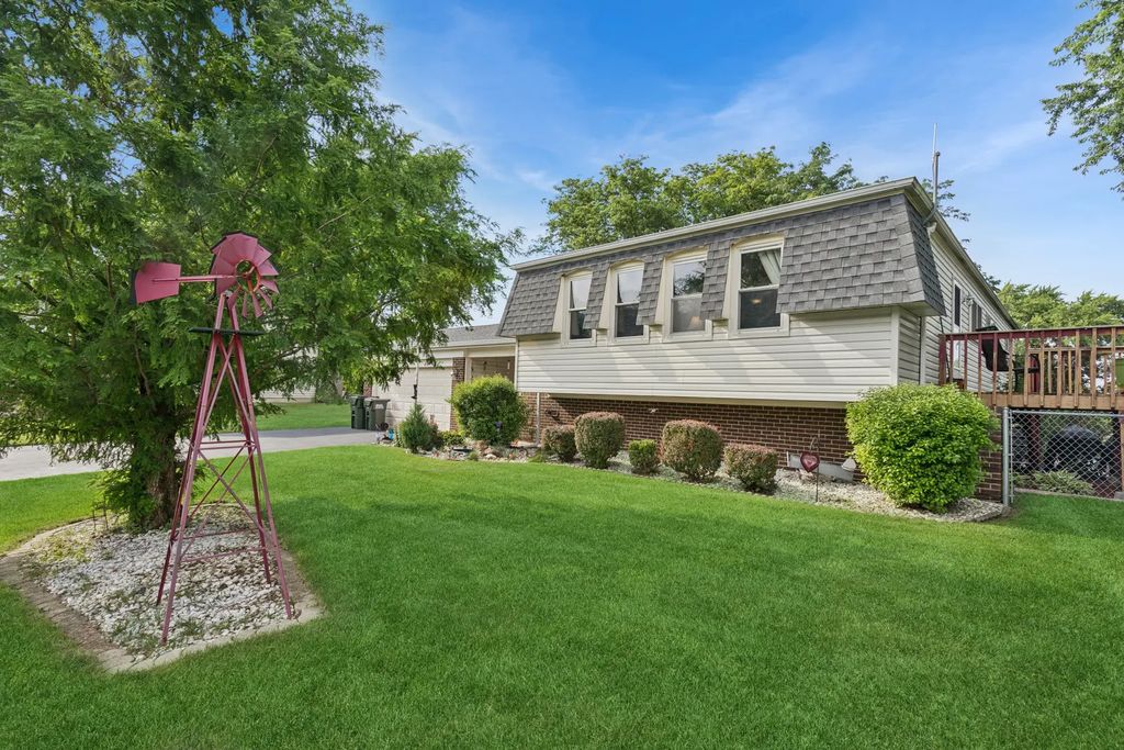 330 Shield Court, Bolingbrook