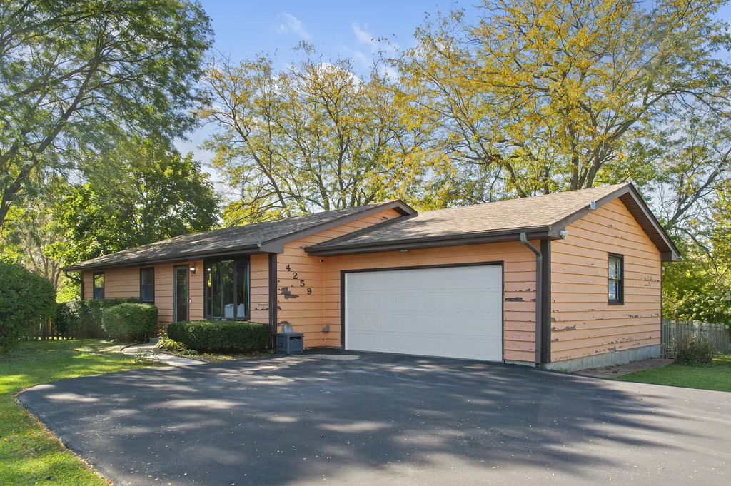 4259 Lake Park Avenue, Gurnee