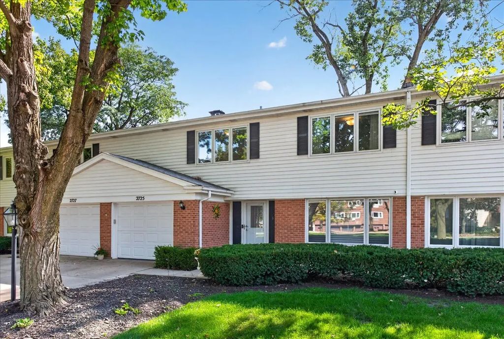 2725 E Bel Aire Drive, Arlington Heights
