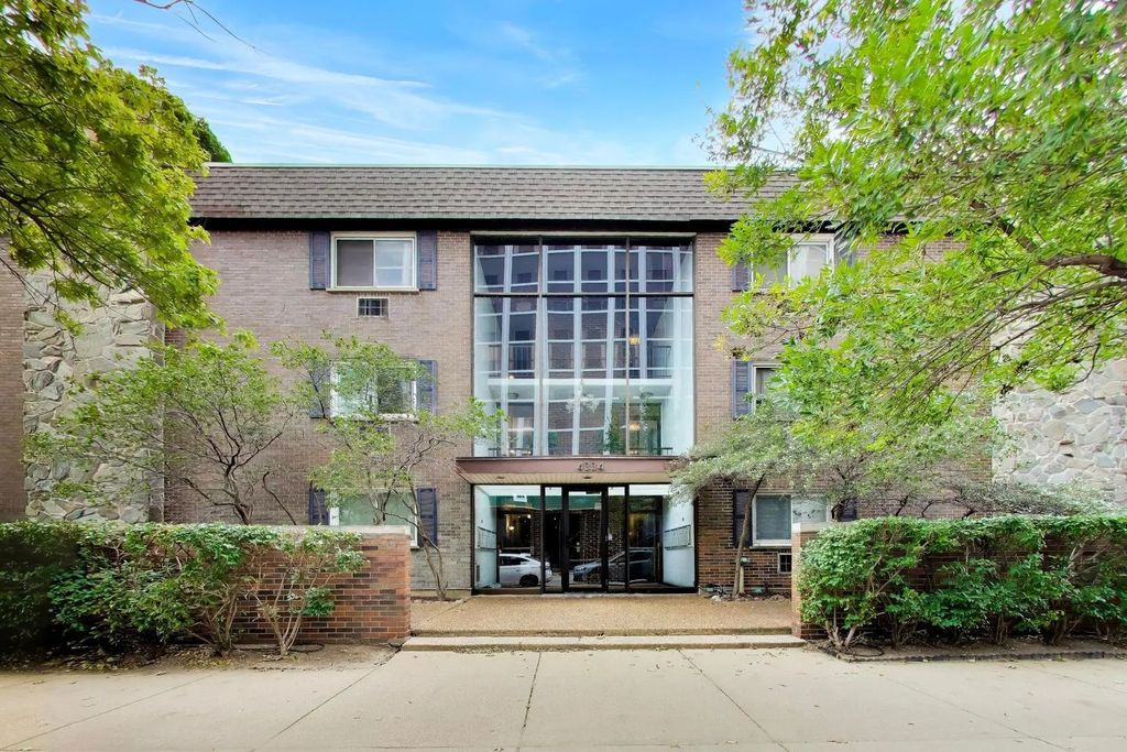 4334 N Clarendon Avenue 102, Chicago
