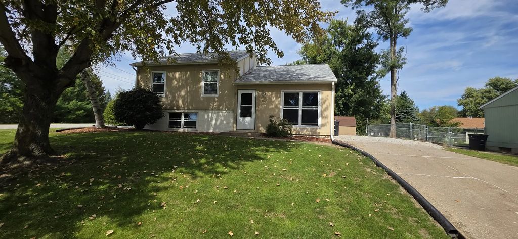 1325 102nd Avenue, Rock Island