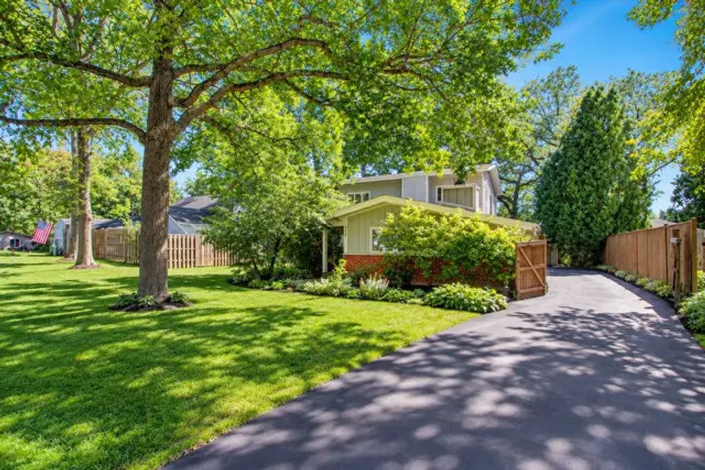 305 Dunbar Road, Mundelein