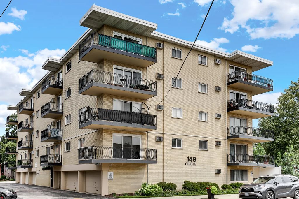 148 Circle Avenue 201, Forest Park