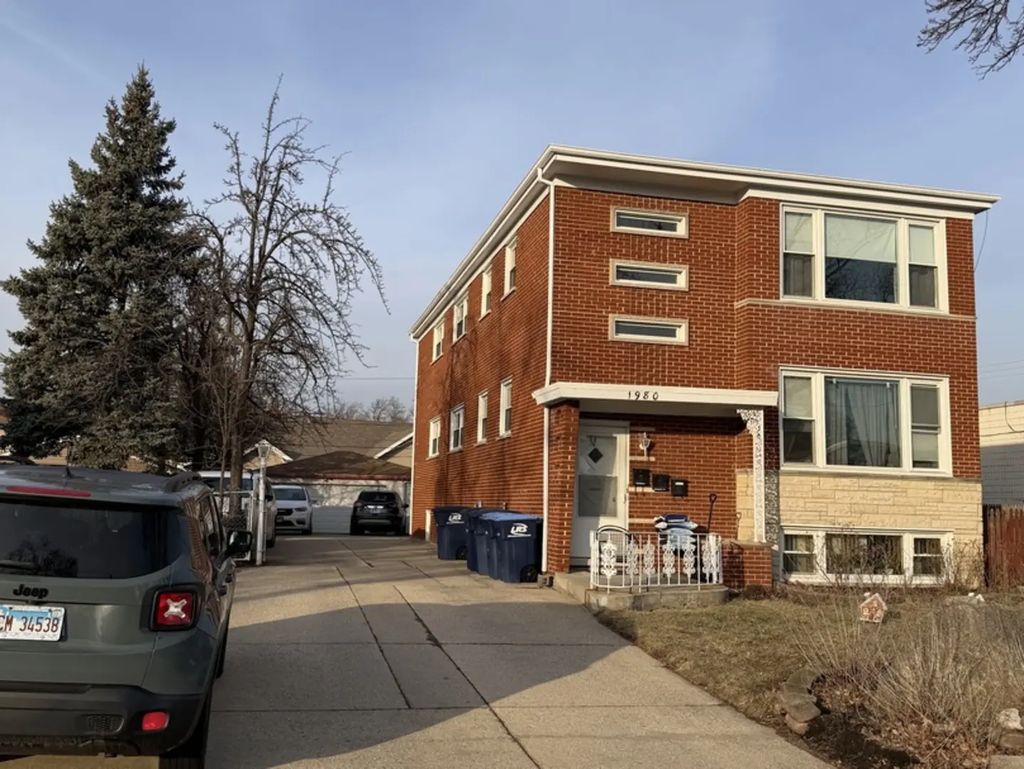 1980 Howard Avenue, Des Plaines