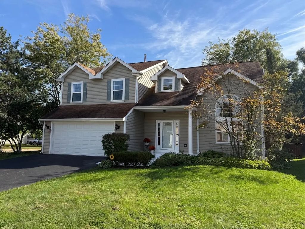 139 N Crooked Lake Lane, Lindenhurst