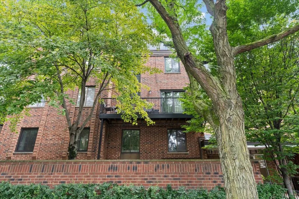 1651 N Dayton Street 104, Chicago