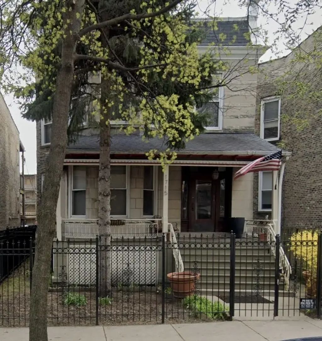 1715 W Greenleaf Avenue, Chicago