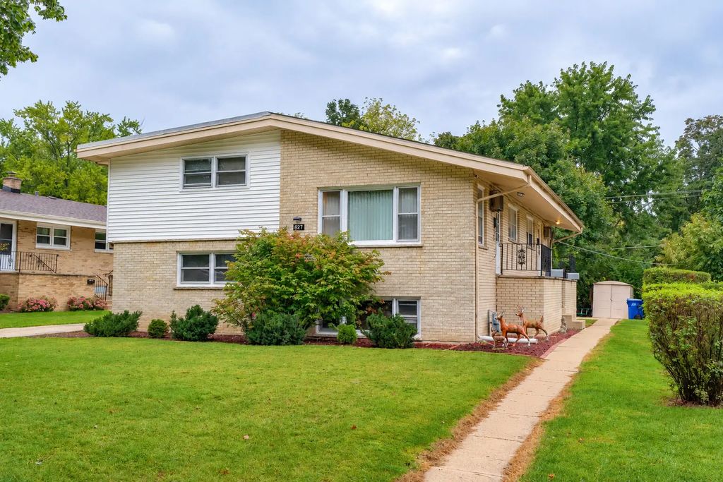 627 Ryan Lane, West Dundee