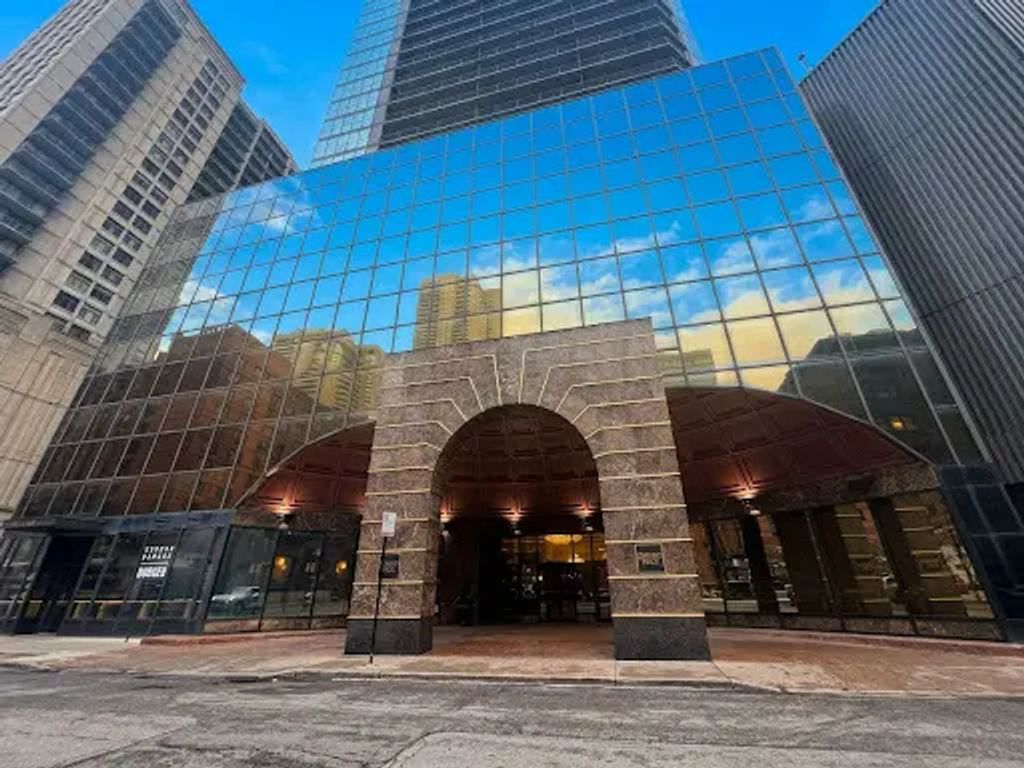10 E Ontario Street 1111, Chicago